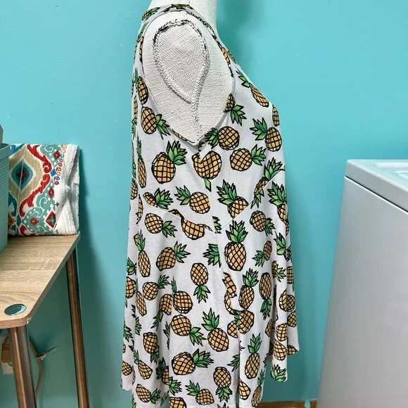 Super cute pineapple swing top! - Picture 4 of 5